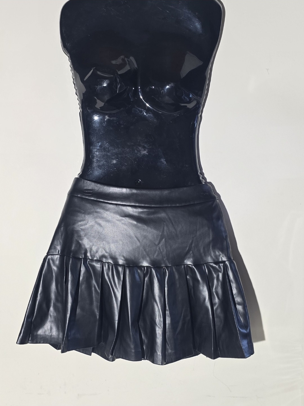 entro Black Faux Leather Pleated Mini Skirt (Size S)